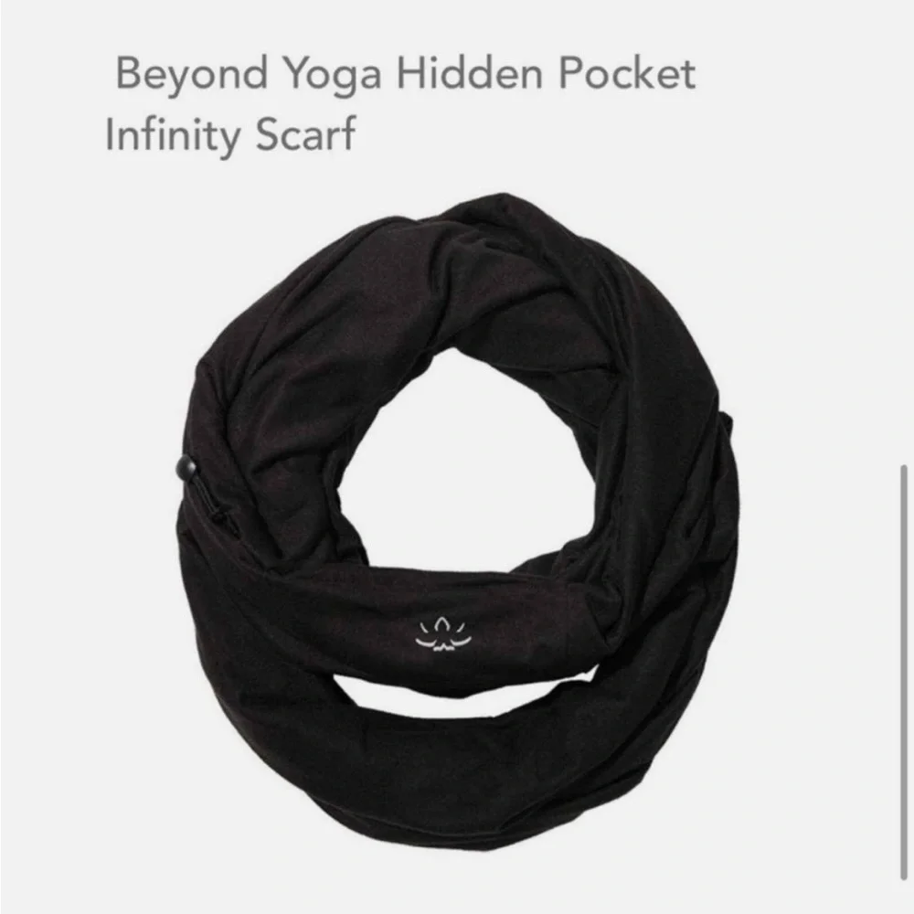Beyond Yoga Black Hidden Pocket Infinity Scarf OS Stretch